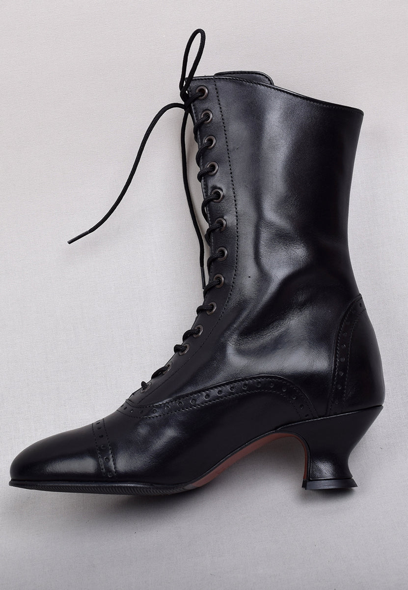 Modern Victorian Style Lace Up Leather Boots - 6 1/2