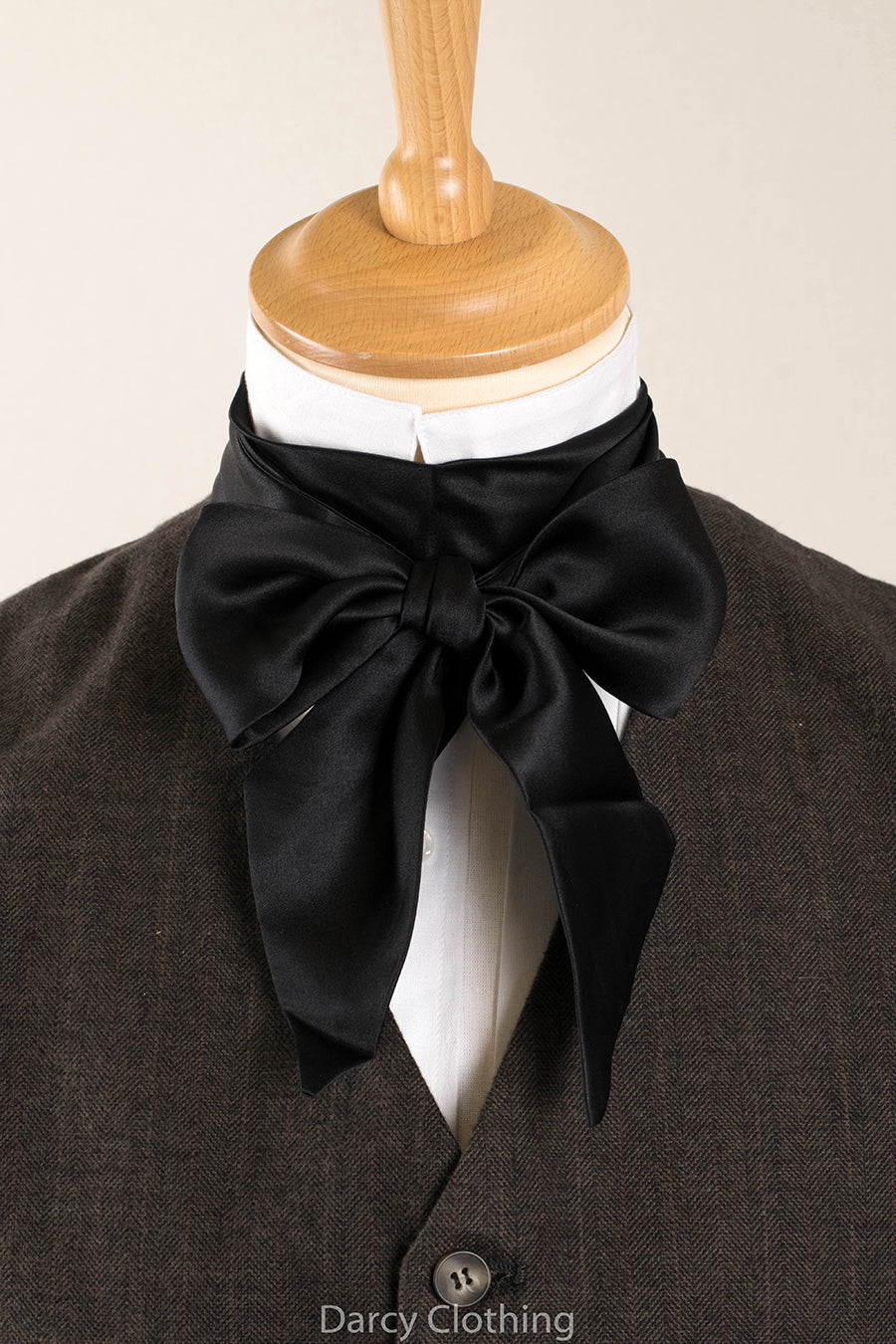 Black C19th Silk Bow Tie (CR560)