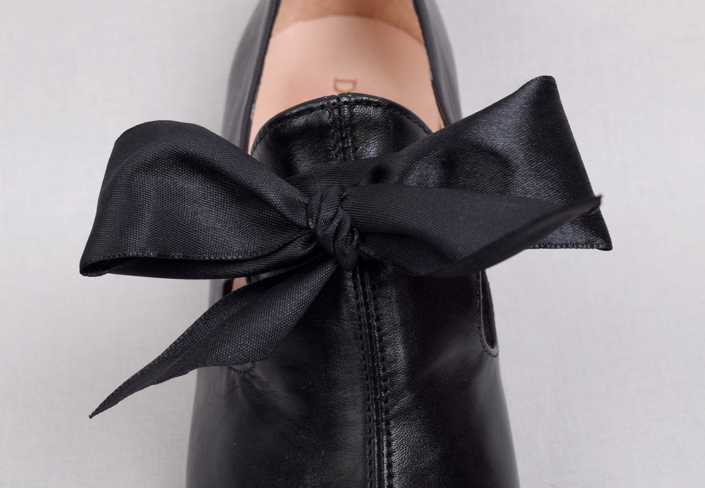 Eighteenth Century Ladies Tongue and Tie Leather Shoes Black (SP1800)