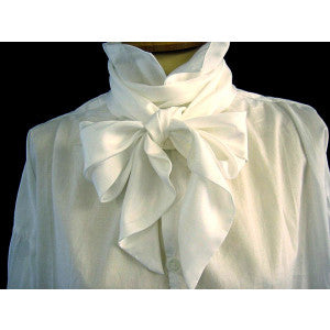 White Early C19th Silk Bow Tie (CR561)